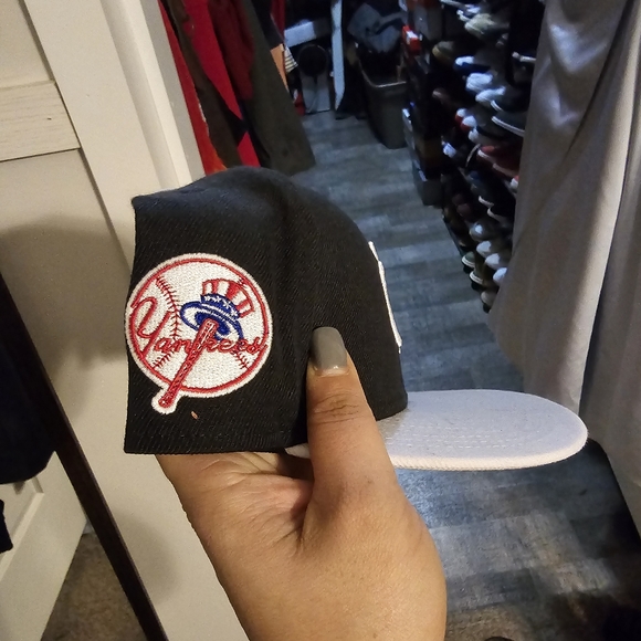 New York Yankees Snapback Hat - Picture 4 of 4